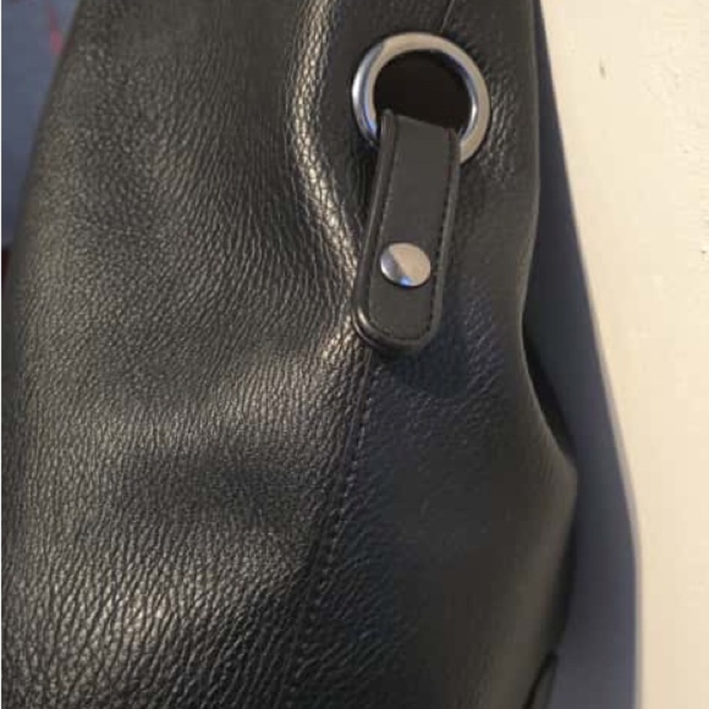 Sondra Roberts Black Leather Tote Bag - Picture 9 of 16